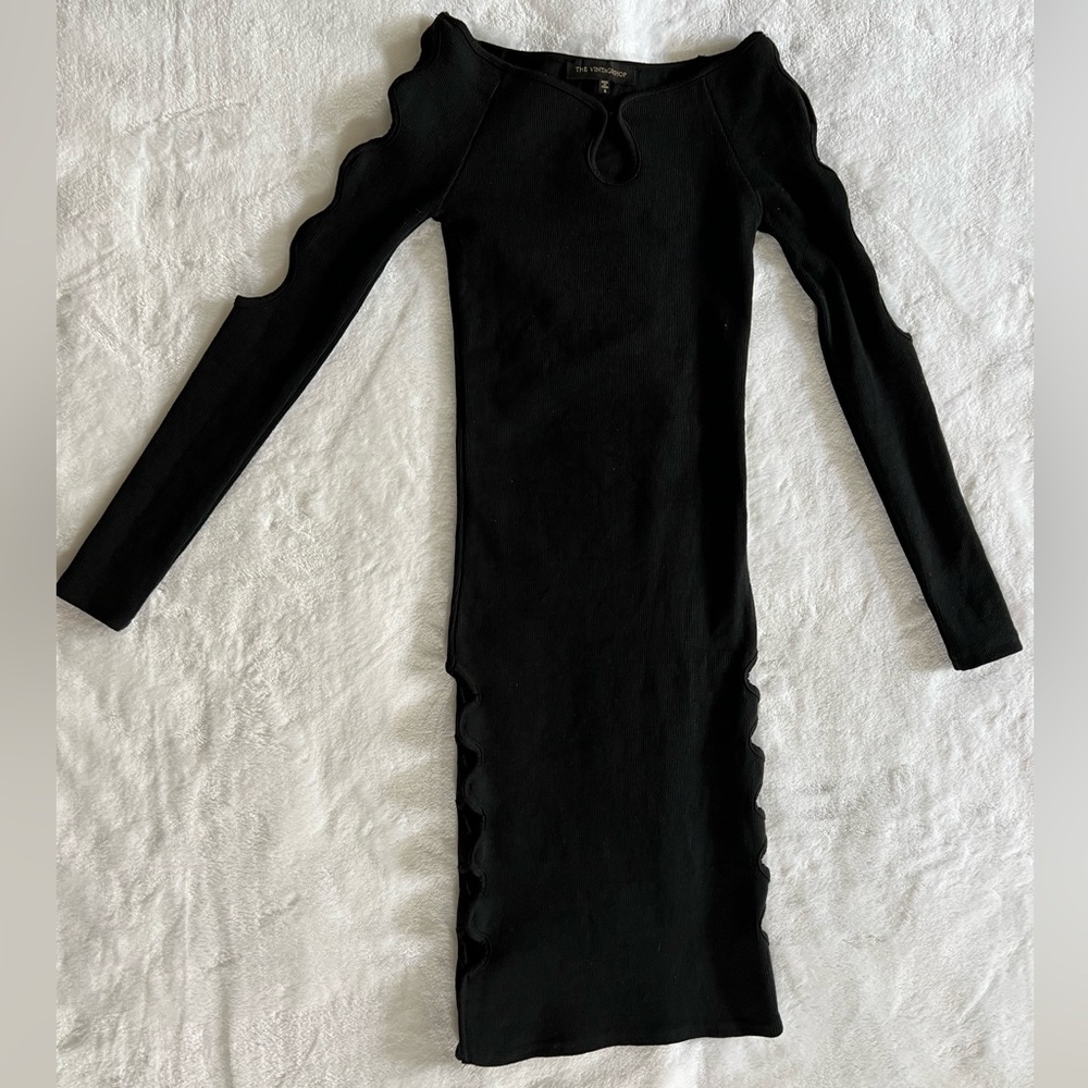 THE VINTAGE SHOP Slim-fit party dress With Opening on the thighs and arms